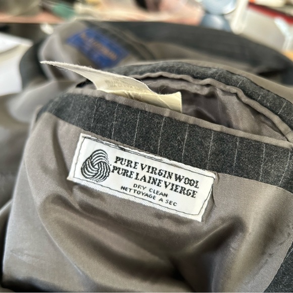 Blazer, 100% virgin Wool, Canadian made, Grey Pinstripe, - Picture 9 of 16
